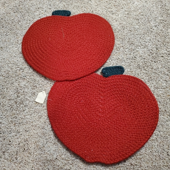 RESTOCKED Apple placemat, trivet, or table centerpiece - Picture 2 of 3